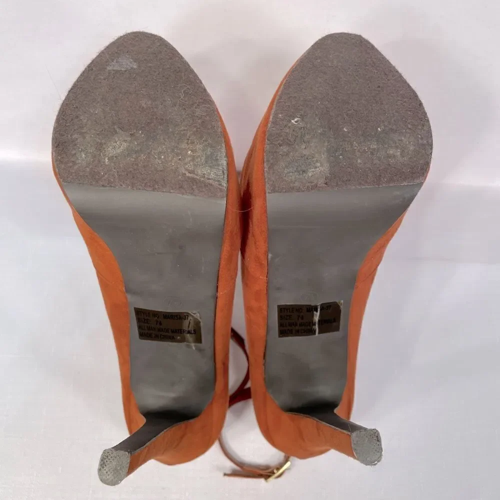 Breckelles rust suede